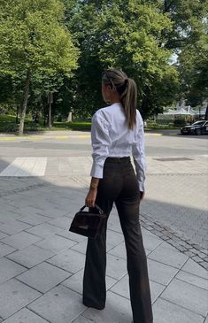 Casual Classy Outfits Autumn, Vest Tops Outfits, Work Outfits Lawyer, Work Outfit Business, Luxury Business Outfits, Formal Smart Outfits Woman, Office Cute Outfit, Formal Workwear Women, Professional Girl Aesthetic