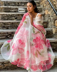 Fabric Paint Shirt, Saree Painting Designs, Hand Painted Dress, Wedding Lehenga Designs, Fabric Painting On Clothes, Hand Painted Clothing, Hand Painted Sarees, Hand Painted Fabric, Dress Design Patterns