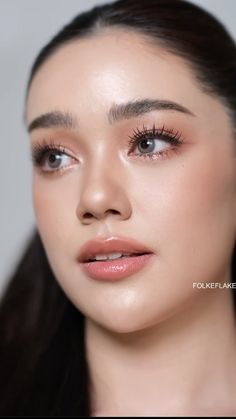 Wedding Makeup Filipino, Bride Natural Makeup Wedding Day, Make Up Flawless Hijab, Grad Pic Makeup, Japan Makeup Look, Graduation Look Makeup, Bride Makeup Asian, 5 Hairstyles, Asian Wedding Makeup