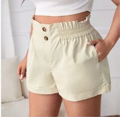 Fancy Pants Outfit, Paper Bag Pants, Bag Pants, Outfit Mujer, Beautiful Shorts, Cute Shorts, Streetwear Women, Short Girls, Short Tops