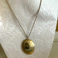 Beautiful Vintage 12k Marked. Locket And Chain Necklace. Chain Is 12” Long, Locket Is About 1.5” It Snaps Shot Perfectly. With Space In The Front To Be Dedicated To That Special Person! Locket Chain, Special Person, Necklace Chain, Locket, Womens Jewelry Necklace, Chain Necklace, Size 12, Jewelry Necklaces, Women Jewelry