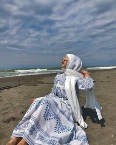 Hijabi Beach Outfit, Beach Hijab, Hijab Fashion Summer, Modest Casual Outfits, Stile Hijab, Modern Hijab Fashion, Mode Turban, Muslim Outfits Casual