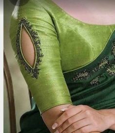 Slides Outfit, Blouse Designs Catalogue, Cutwork Blouse Designs, Blouse Design Images, New Blouse Designs