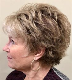 short-simple-hairstyles-for-women-over-60 - CapelliStyle Best Hairstyles For Thick Hair, Beige Blonde Hair Color, Wedge Haircut, Hairstyles For Thick Hair, Fine Straight Hair, Low Maintenance Haircut, Hair Adviser, Haircut Short, Natural Gray Hair