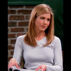 La coiffure signature de Rachel Green dans Friends Rachel Green Hair Color, Rachel Green Haircut, Friends Haircut, Rachel Friends Hair, Estilo Rachel Green, Rachel Green Hair, Rachel Haircut, Rachel Hair, Friends Rachel