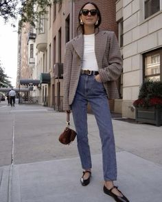 J Crew Office Outfit, Mary Jane Flats Outfit, Shoes Outfit Ideas, Mary Jane Outfit, Mary Janes Outfit, Mary Jane Shoes Outfit, Iconic Shoes, Outfit Chic