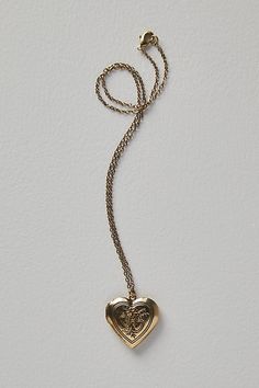 Skull House, H Necklace, Heart Initial Necklace, Gold Heart Locket, Chain Heart, Sweet Necklace, Heart Locket Necklace, Dainty Chain, Gold Heart Necklace