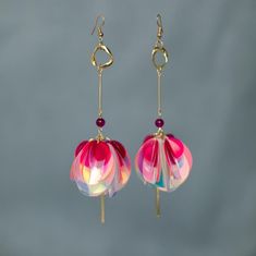 Pink Purple Yellow Teal White And Alot Of Colors In Between. These Earrings Are Long And Are A Sure Statement Peice. Adventure Academia, Sequin Earrings, Sequin Jewelry, Earring Ideas, Colorful Earrings, Cute Earrings, Diy Beads, Wire Jewelry, Suncatchers