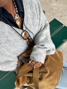 Suede Bag Outfit, Chica Chola, Dinner Outfit Casual, Latina Outfits, Fest Outfits, Skandinavian Fashion, Suede Bag, Looks Party, Fall Transition