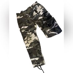 Nwot-Genuine Gear Black/White/Grey Camo Pants. Size Large. Great Condition. Waist Size-40 Inseam-28 Length-40 Grey Camo Pants, Grey Camo, Camo Pants, Pants Color, Waist Size, Black Gray, Mens Pants, Camo, Black And Grey