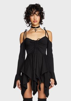 Current Mood Off The Shoulder Handkerchief Mini Dress - Black – Dolls Kill Grunge Outfits, Modern Dans, Fest Outfits, Lace Up Leggings, Streetwear Mode, Handkerchief Dress, Ropa Diy, Fairy Dress, Mode Outfits