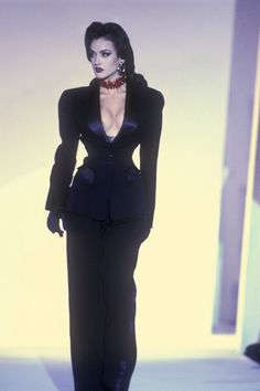 90s Runway Fashion, Look Retro, Thierry Mugler, Black Suit, Dark Fashion, Looks Style, Looks Vintage