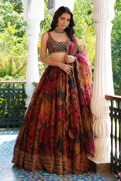 Blouse Design For Floral Lehenga, Lehenga Set Designs, Blouses On Lehenga, Blouse Styles For Lehenga, Lehenga For Women Indian Weddings, Floor-length Organza Lehenga With Floral Print, Floor-length Floral Print Organza Lehenga, Party Floral Print Art Silk Sets, Floral Print Organza Lehenga With Traditional Drape