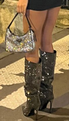 Stile Kendall Jenner, Stile Blair Waldorf, Dark Feminine Aesthetic, Feminine Aesthetic, Glitz And Glam, Star Girl, Pretty Shoes, Dream Shoes, Fashion Killa