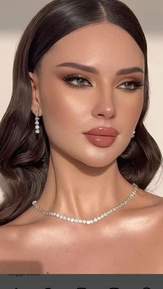 Prom Makeup Looks For Champagne Dress, Makeup Ideas Soft Glam, Arabic Wedding Makeup, Xv Makeup Ideas, Wedding Makeup For Asian Brides, Natural Quince Makeup Looks, Xv Makeup, Makeup Graduation