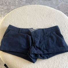 Low Waist Classic Hollister Shorts In Navy Vintage Hollister, House Clothes, Outfit Inspo Casual, Cute Lazy Day Outfits, Lazy Day Outfits, Hollister Shorts, Really Cute Outfits