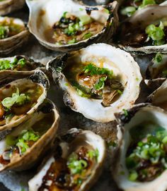 many oysters are on the table ready to be eaten