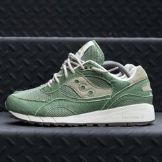 New With Box - 100% Authentic Green Lace-up Sneakers With Vented Sides, Green Low-top Running Shoes With Vented Sides, Casual Green Running Shoes With Vented Sides, Custom Green Leather Breathable Sneakers, Green Leather Breathable Custom Sneakers, Green Breathable Leather Custom Sneakers, Saucony Shadow, Mens Tennis Shoes, Cleats Shoes