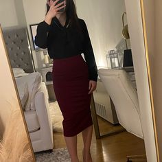 Perfect Midi Work Skirt From Fashion Nova, Stretchy Soft Cotton Material, Classy Back Slip, Almost Brand New! Midi Skirt Outfit Work, Maroon Skirt Outfit, Tight Skirt Outfit, Maroon Skirt, Fit Board, Work Skirt, Oc Outfits, Pencil Skirt Outfits, Mirror Selfie Poses