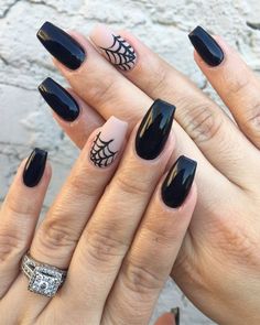 Web Nails, Halloween Nail Art Easy, Black And White Nail, Black Halloween Nails, Nail Art Halloween, Kutek Disney, Cute Halloween Nails