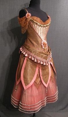 abbynormalchristian:    missingsisterstill:    1880’s Bronze Moire Saloon Girl Dress    So pretty… Mime Makeup, 1880s Fashion, 1800s Fashion, Women Ideas, 19th Century Fashion