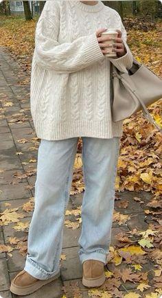 White Wool Cardigan Outfit, Tennessee Fall Outfits, Tennessee Vacation Outfits Winter, Ballerina Style Outfit, Fall Trousers Outfit, Fancy Fall Outfits, Colder Weather Outfits, Vinter Mode Outfits, Comfy Work Outfit