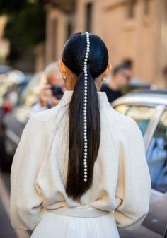 Paardenstaart saai? Deze haarstijlen bewijzen het tegendeel - ELLE.be Jaime Xie, Fall Hair Inspiration, Red Balayage Hair, Fall Hair Cuts, Vogue France, Fall Hair Trends, Tumblr Hair, Natural Hair Beauty, Low Ponytail