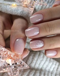 Snowflake Nail Ideas for Christmas Ideas | Xmas Inspo #christmas #christmasideas Torturi Baby Shower, Christmas Nail Colors, Season Art, Themes Wedding, Snowflake Nail Art, December Nails, Colors Wedding, Winter Nails Acrylic, Christmas Gel Nails