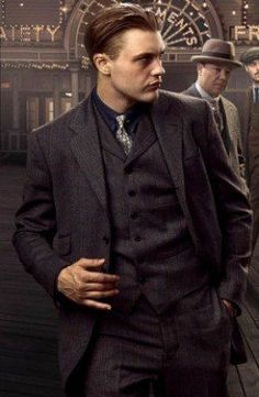 1920s Gangsters, Gangster Outfit, Look Gatsby, 1920s Aesthetic, Michael Pitt, 1920s Mens Fashion, Men In Suits, 1920s Men, Gangster Style