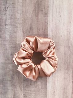 Scrunchies 90s, Bun Scrunchie, Shirt Upcycle, Rose Gold Aesthetic, Rose Gold Satin, 90s Hair, Top Knot Bun, Top Knots, Scrunchies Diy