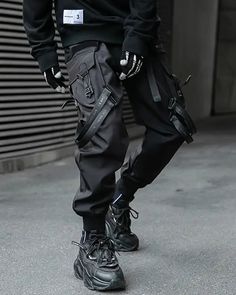 Techwear cargo pants ’Shunsui’ - STORM™ Techwear Pants Men, Tech Gear Fashion, Combat Streetwear, Tech Wear Pants, Industrial Outfit, Warcore Outfits, Tomboy Pants, Cargo Pants With Straps, Techware Fashion