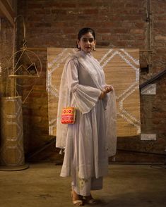 What not to wear. Too many layers. Only very thin or very tall should wear this Shreya Kalra, Md Suits, Bridal Anarkali Suits, Khadi Kurta, What Not To Wear, Ethnic Suit, Punjabi Bride, Frock Patterns, Indian Salwar Kameez