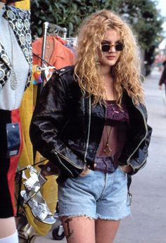 90s Celebrity Fashion, 2000s Celebrity Fashion, 90s Fashion Icons, 1990 Style, 90s Grunge Hair, Celebrity Style Icons