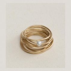 Lia Di Gregorio Gioielli...I never pin rings, or really wear rings, but this is pretty. Simple Jewelry, High Jewelry, Gold Pearl, Bling Bling