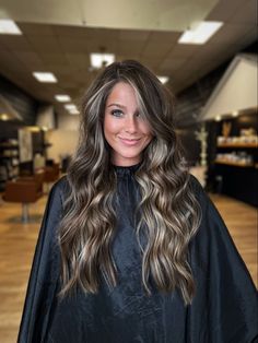 Smoked Out Brunette, Winter Burnett Hair, Bronde Balayage Winter, Long Dimensional Brunette, Brunette Hair With Blonde And Red Highlights, Melted Hair Color Brown Brunettes, Dark Hair With Bright Money Piece, High Contrast Balayage Brunettes, Scandinavian Hair Line Brunette