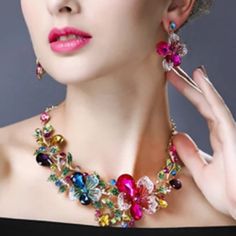 Beautiful Multicolored Stones Matching Set Crystal Goldtone Necklace/Earring Set . Will Match With Virtually Any Special Outfit. Luxe Necklace, Vintage Jewelry Diy, Choker Jewelry, Bridal Fashion Jewelry, Jewelry Choker, Elegant Necklaces, Eye Jewelry, Necklace Earring Set, Jewelry Necklace