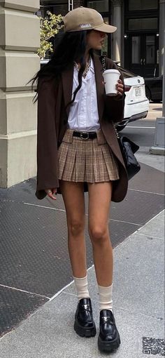 London Outfits Winter, Street Style 2023, Fall Outfit Inspiration, Style 2023, Online Clothing Store, Dress Handmade, Streetwear Clothing, Mode Inspo