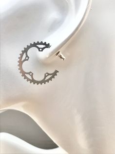 Modeled after a Campagnolo chain ring, the gears are just an inch in diameter. Great gift for the bike rider in your life! Hypoallergenic stainless steel with sterling ear nuts. Contact me about shipping internationally See other options: https://www.etsy.com/listing/1335885324/single-bicycle-chain-ring-hoops-small https://www.etsy.com/listing/1349862463/bicycle-chain-ring-hoops-small https://www.etsy.com/listing/1237131322/bike-chain-ring-earrings-campagnolo Bicycle Jewelry, Ring Cat, Bicycle Spokes, Biker Jewelry, Bicycle Chain, Syracuse Ny, Rectangle Earrings, Bike Chain, Bike Rider