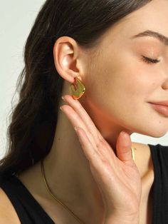 U Shape Hoops - Women's Earrings - Someone & HerOwn Sleek Gold Earrings For Pierced Ears, Sleek Gold Earrings For Everyday Wear, Sleek Gold Earrings, Earring Minimalist, Minimalist Earring, Earrings Square, Bracelet Size Chart, Huggie Earring, Earring Gift