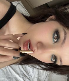 White Under Eyeliner, New Wave Makeup, Makeup Inspo Creative, Styles Of Makeup, Safiya Nygaard, Purple Eyeliner, Under Eye Makeup, Fancy Makeup