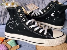 Embroidered Converse/ Converse Custom Constellation Embroidery - Etsy Constellation Embroidery, Converse Embroidery, Converse Design, Pastel Shoes, Painted Converse, Converse Custom