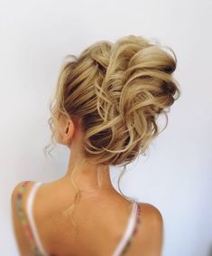 Messy High Bun Wedding Hair, Deb Hairstyles, Glamorous Hair Updo, Wavy Updo, Soft Updo, Loose Updo, Yacht Wedding, Hairstyles Prom