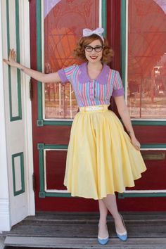 Cute Vintage Outfits 1950s, Kitsch Outfit Ideas, 1950s Female Fashion, Plus Size 1950s Fashion, 50s Housewife Outfit, 1970s Inspired Outfits, 1950s Housewife Fashion, 50s Inspired Outfits, 60s Fashion Women