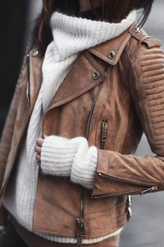 4c22bd444899d3b6047a10b20a2f26db Plain Jacket, Fall Fashion Coats, Paris Mode, Suede Coat, Fall Coat, Brown Leather Jacket, Fashion Mode, Womens Fashion Trends, Knitwear Women