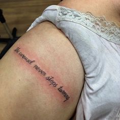 a woman with a tattoo on her arm that says, i'm not afraid to know