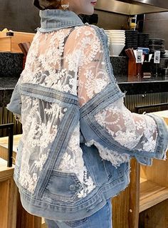 Long Sleeve Denim Jacket, Diy Vetement, Denim Ideas, Moda Jeans, Denim Diy, Upcycled Fashion, Denim And Lace, Refashion Clothes, Denim Jacket Women