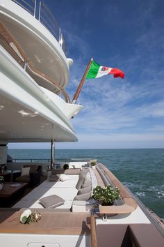 an italian flag flying on the back of a boat