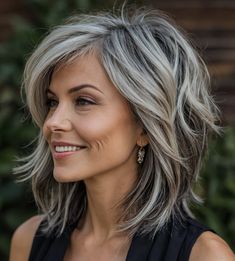 Haircuts For Medium Length Hair, Layered Haircuts For Medium Hair, Haircuts For Medium Hair, Haircut And Color, Penteado Cabelo Curto, Medium Hair Cuts, Medium Length Hair Cuts, Grey Hair, Great Hair