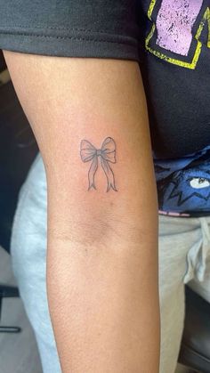 Tiny Ribbon Tattoo, Cute Bow Tattoos, Cute Small Arm Tattoos For Women, Bow Arm Tattoo, Matching Bow Tattoos, How Tattoo, Small Ribbon Tattoo, Simple Bow Tattoo, Thigh Tattoos Words