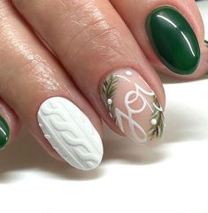 Christmas Nails Short Sweater, Sweater Nails Christmas, Christmas Sweater Nails, Oval Acrylic Nails, Nail Art Noel, Xmas Nail, Almond Nail Art, December Nails